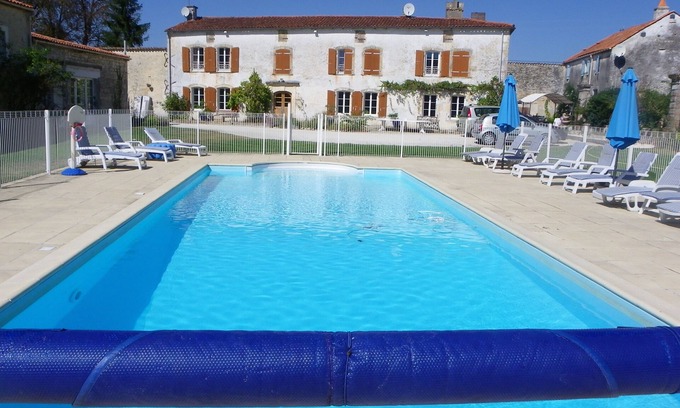 Surgeres Cottage | Fully equipped gite in a calm domaine 30 minutes from La Rochelle