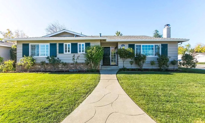 Cambrian House | Fully equipped home ideal for a family with children and office/in law unit