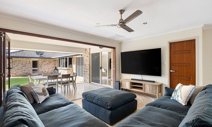 Mudjimba House | Fully Equipped Luxe Beach Retreat, Pool, Pet Friendly, 2 Living Areas & AirCon