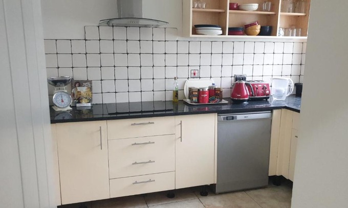 Birchanger House | Fully Equipped Modern 3 bedroom House