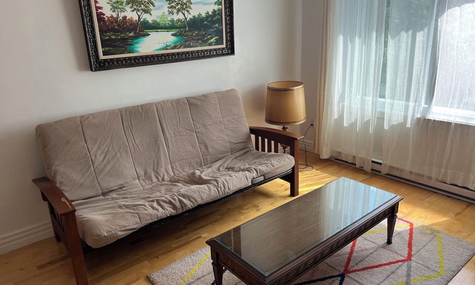 Montreal Apartment | fully-equipped room