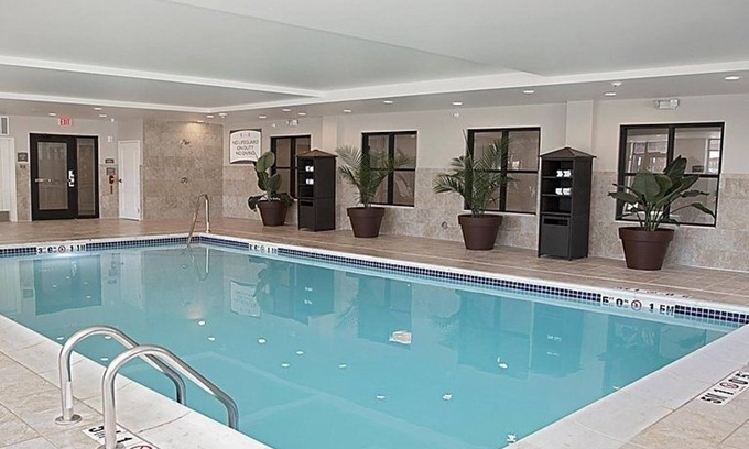 Auburn Hills Apartment | Fully Equipped Studio | Indoor Pool + Free Wi-Fi, Free Breakfast