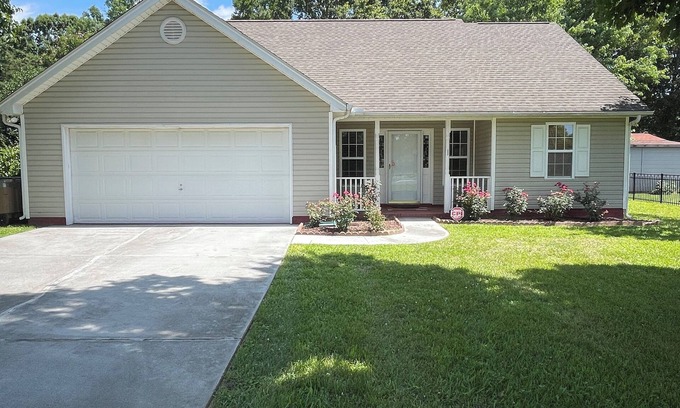 Indian Trail House | Fully fenced 3-bedroom house with garage in quiet and delightful Indian Trail