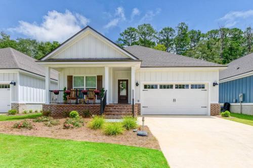 Tallahassee House | Fully-Fenced Backyard l Perfect for Families and Groups
