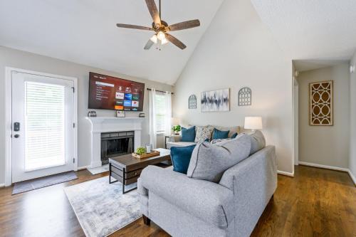 Cartersville House | Fully Fenced & Stylish 3BR Near LakePoint Sports