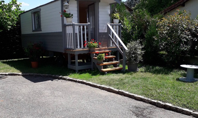 Corcelles-en-Beaujolais House | Fully equipped trailer
