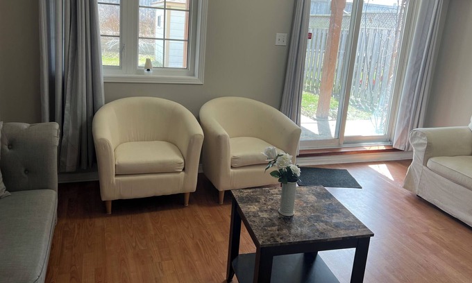 Central Erin Mills Apartment | FULLY FURNISHED 1 BD walk out basement apartment