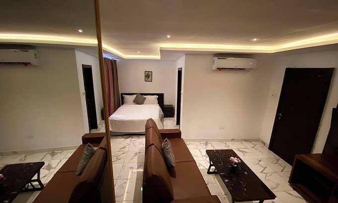 East Legon Apartment | Fully Furnished 1Bedroom with Rooftop Pool