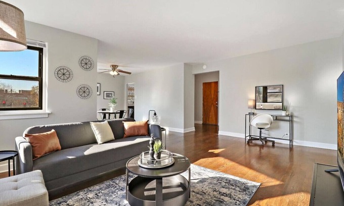 Rogers Park Apartment | Fully furnished 2BR w/ Cozy Living Room & Wi-Fi!