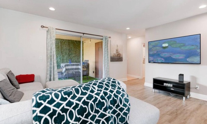 Normal Heights Condo | Fully Furnished beautiful one bedroom Top Floor in Normal Heights!