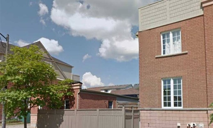 York University Heights House | Fully Furnished Bright and Luxurious Bedroom in North York-8