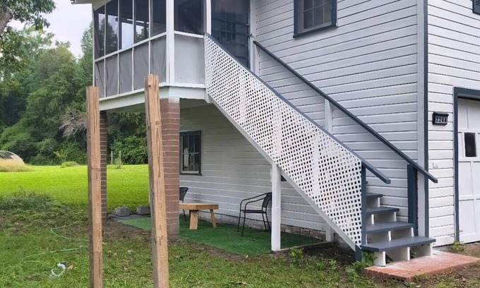Orangeburg Apartment | Fully furnished cozy 2-bedroom apartment on quiet lot in Orangeburg, SC