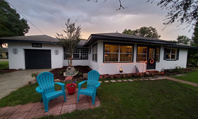 Nichols House | Fully Furnished Entire house, fenced yard.Pets OK. 30 min to Legoland