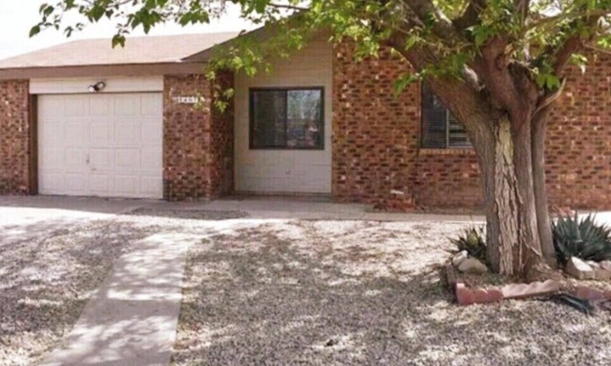 Alamogordo House | Fully furnished, fun, 3 bedroom home!