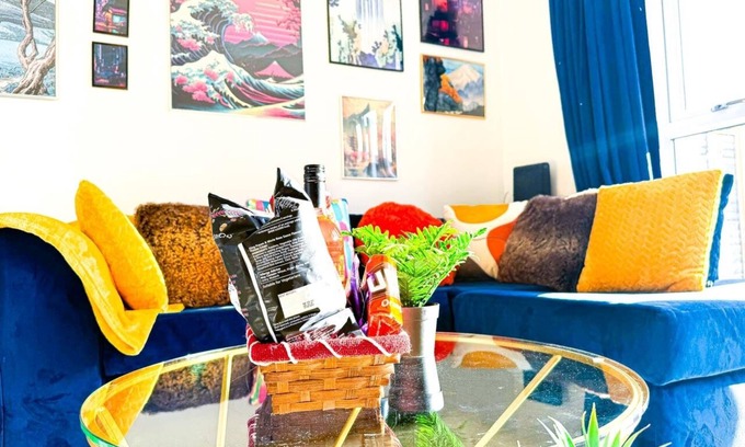 Bordesley House | Fully Furnished Home with Parking, Private Garden, Sleep 9