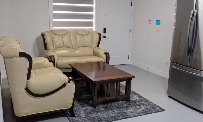 Surrey House | Fully Furnished Holiday Rental