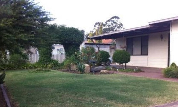 Katanning House | Fully Furnished home with 4 bedrooms and 1.5 Bathroom in Katanning