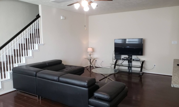 Barker House | Fully Furnished Luxury Townhome in Copperfield Area, West Houston