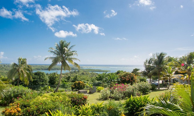 Savannes Apartment | Fully furnished/modern apartments with ocean view, 5 mins from the beach