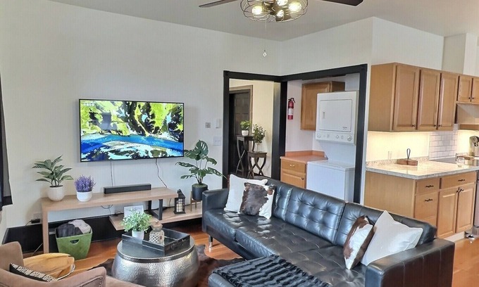 Big Timber Apartment | Fully-furnished Modern Apartment/Executive Suite in Heart of Townn