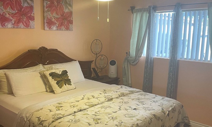 Southwest Anaheim House | Fully furnished One Bed & Bath Near to Disneyland, Convention center & UCI hospi
