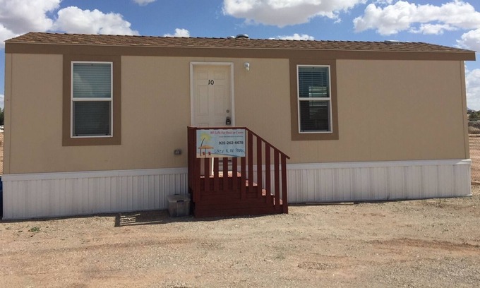 Yuma House | Fully Furnished One Bedroom Home with AC, Kitchen, inside Laundry
