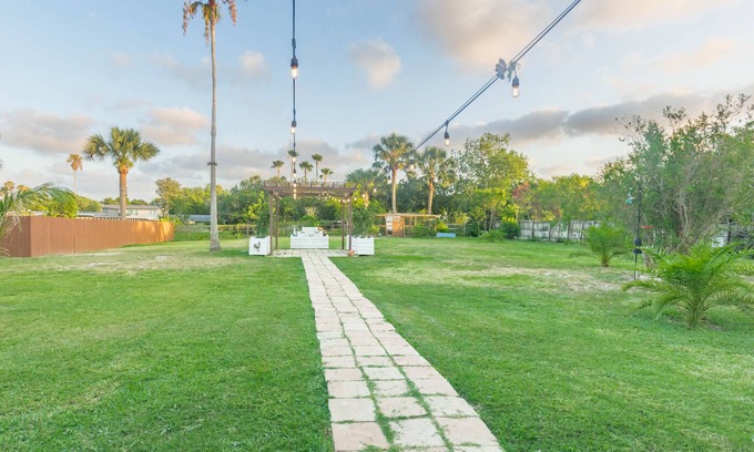 Brownsville House | Fully Furnished Ranch Style Home in the Heart of Brownsville