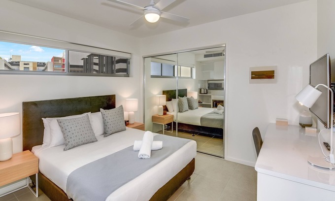 Birtinya Apartment | Fully Furnished - Studio