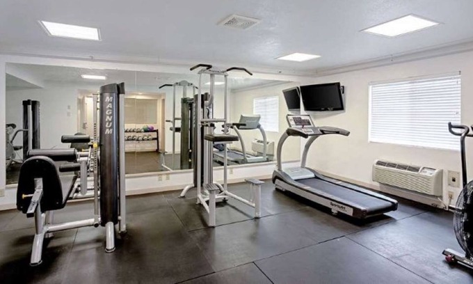 Clinton Apartment | Fully Furnished Studio Available in Clinton, IA