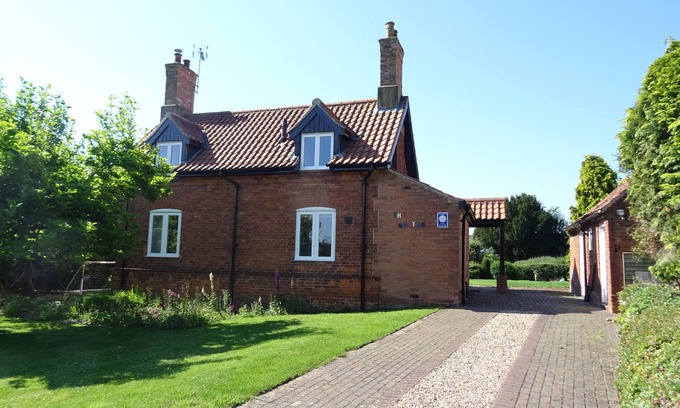 Dukeries Mill Cottage | Fully modernised self catering cottage in Sherwood Forest, Nottinghamshire.