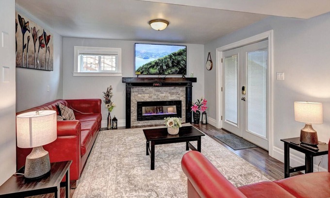 Doon South House | Fully Private|1600ft²|Backyard|Parking |Trails