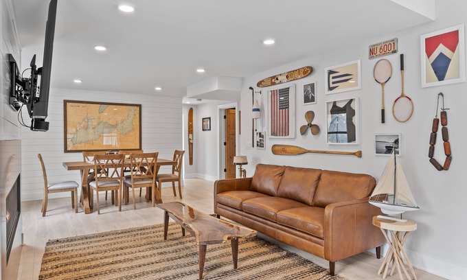 Fontana Apartment | Fully remodeled Lake Retreat-Walking distance to Lake Geneva includes boat slip!