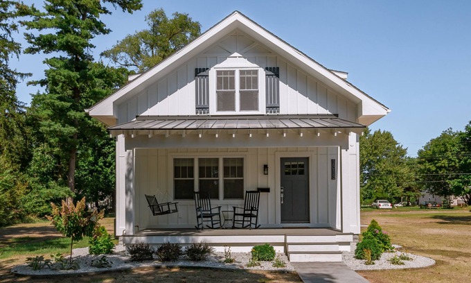 Northeast South Bend House | Fully remodeled 5 star 4 bedroom cottage. Short walk to Notre Dame & Eddy Street