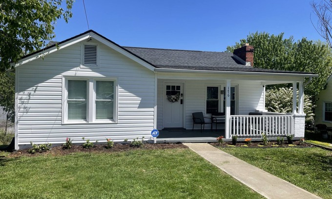 Bristol House | Fully remodeled cottage within 15 minutes of everything!