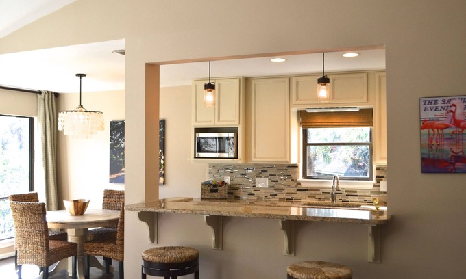 Sea Pines Condo | Fully Renovated Top-Floor Sea Pines Villa near Harbour Town in Lighthouse Tennis