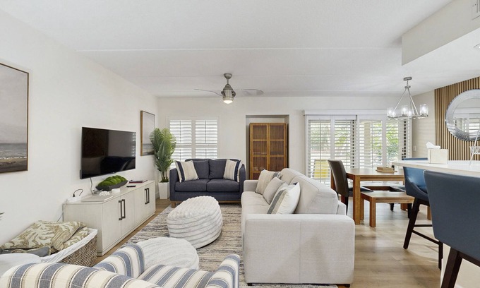 American Beach Condo | Fully-Renovated Stunning Modern Beach Condo w/Pool on Amelia Island