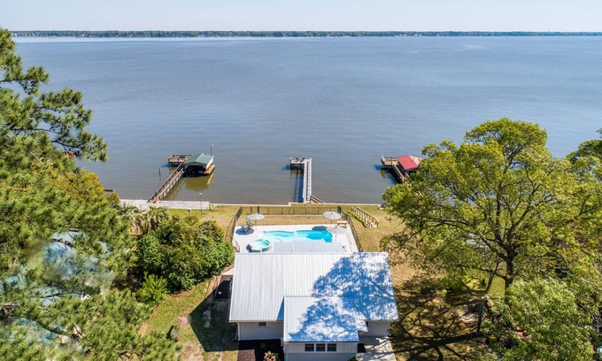 Santee House | Fully renovated 1959 lake front cottage. In-ground swimming pool and spa.
