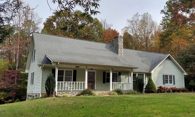 Fairview House | Fully Renovated 3/2 Home Surrounded by Farms/Mountains 15 Min from Asheville
