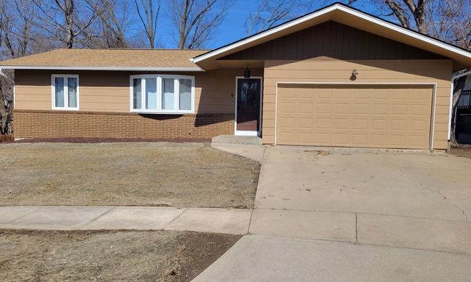 Iowa City House | Fully renovated 3-bedroom house in Iowa City. Walking distance to Kinnick & UIHC
