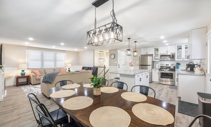 Wasco House | Fully Renovated 4 BR/2BA House. Great location! Close to restaurants and parks.