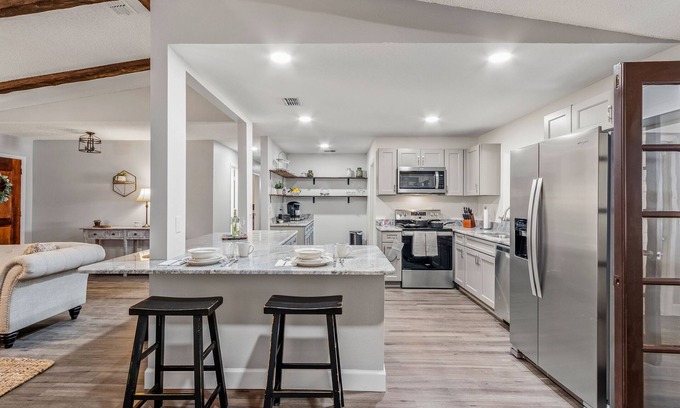 Sorrento House | Fully renovated Boho cottage with 3 bedrooms & king bed just outside of Mt Dora