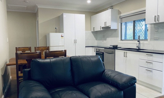 Woodridge House | Fully renovated, clean and tidy private house in Logan