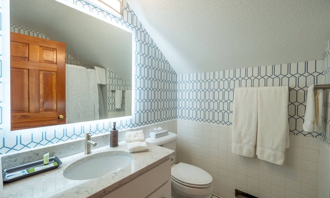 Canadian Lakes Condo | Fully Renovated Condo - Sleeps 9!