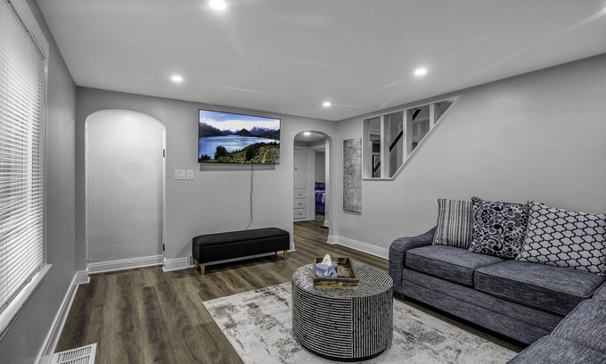 Lancaster House | Fully renovated house in Bowmansville/Depew