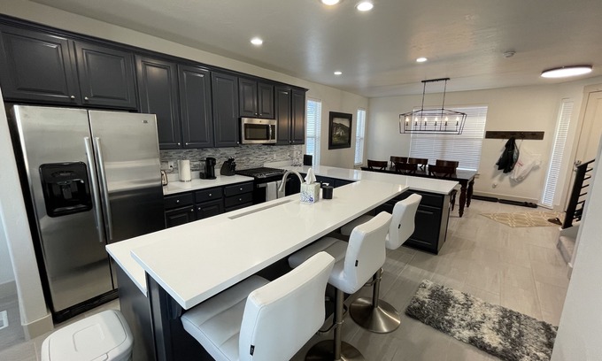 Bear Hollow Village House | FULLY RENOVATED JAN 2023 5 Bed, 5.5 Bath AND NEW Hot Tub