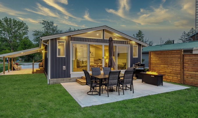 Lighthouse Cove Cottage | Fully renovated lakefront cottage on lake St. Clair in Lighthouse Cove, ON