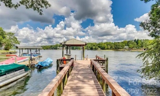 Rock Hill House | Fully Renovated Lakehouse on Lake Wylie
