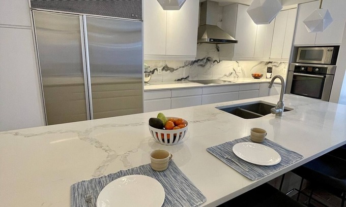Verdun House | Fully renovated modern family home. 1 min walk to waterfront!