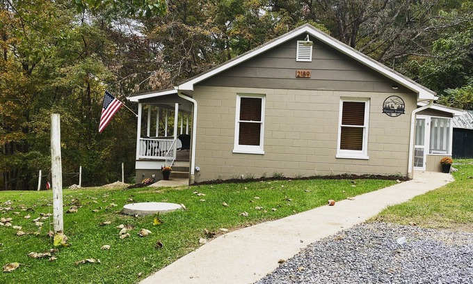 Rileyville House | Fully Renovated Mountain Home In The Shenandoah Valley
