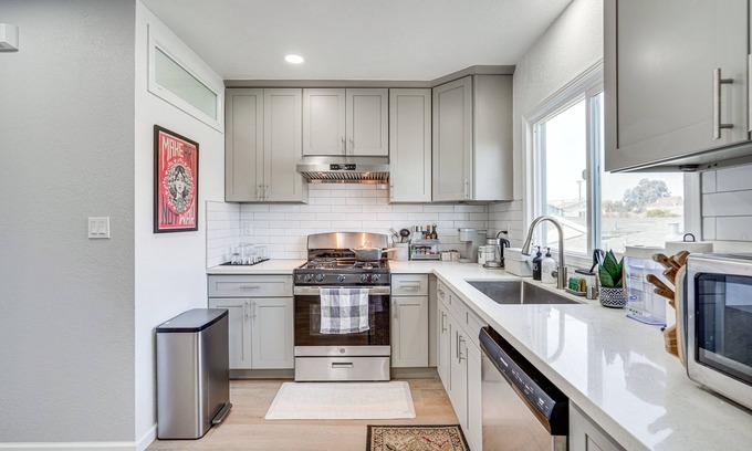 Oakland Apartment | Fully Renovated Oakland Retreat: 4 Mi to Downtown!